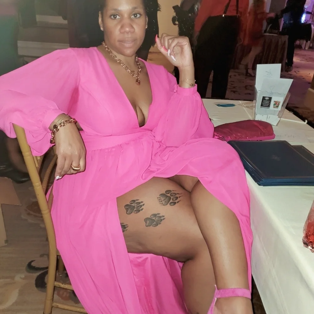 Elegant Magenta Evening Gown - Picture 2 of 2